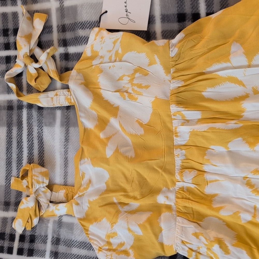 Yellow and White Floral Sundress with Tie Straps - Picture 14 of 15